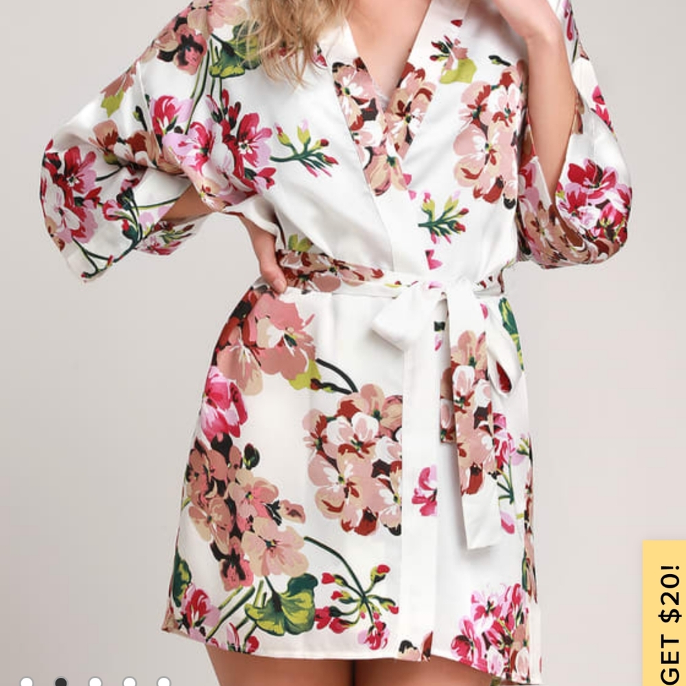 Lulus silk robe